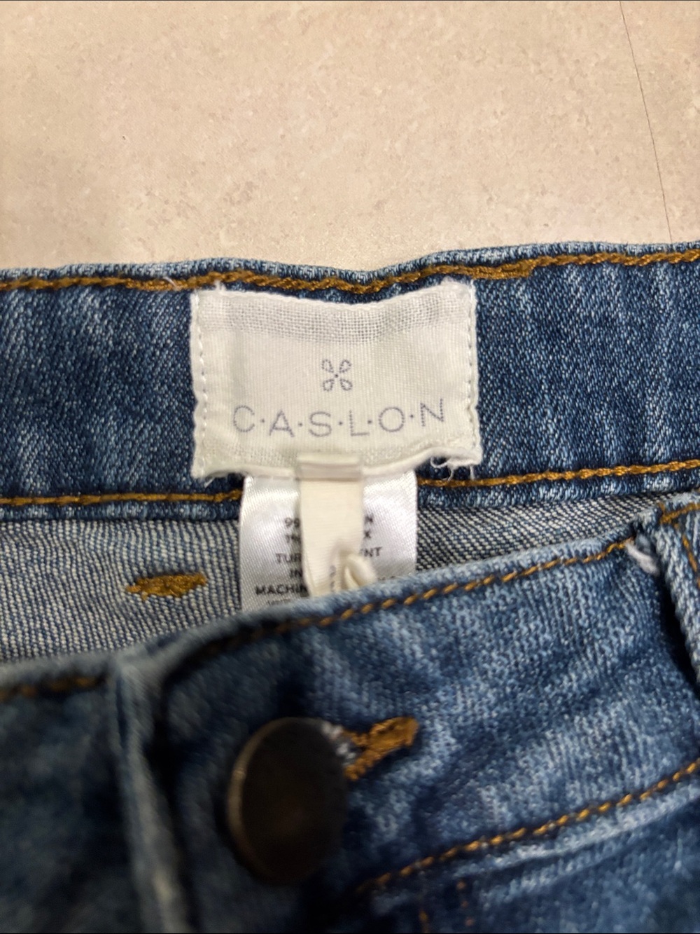 Caslon Boyfriend Classic Women's Denim Roll-Cuff Shorts Sz 30 - Picture 2 of 8